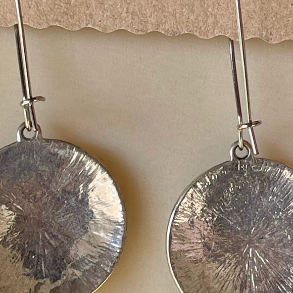 Silvertone Floral Embossed Medallion Multi Strand Necklace Matching Earring Set - Picture 13 of 16